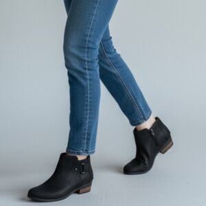 Sorel Lennox Black Ankle Hike Booties Size 8 Minimalist Design